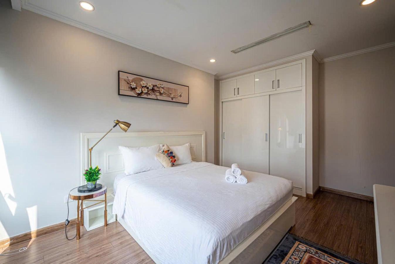Landmark 81 & Vinhomes Urban - Luxury Apartment *